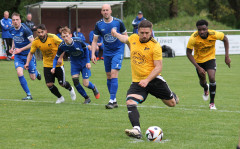 Romeo Spetcu (Fußball, SG Bunstruth/Haina/H./L., mit 32 Treffern Torschützenkönig der Kreisoberliga)